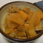 酒場風鶏皮の煮込み・いかと大根葉のごまおろし和え・白菜とツナの塩昆布炒め煮