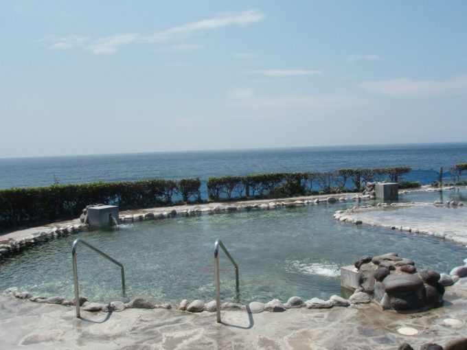 伊豆大島浜の湯露天風呂