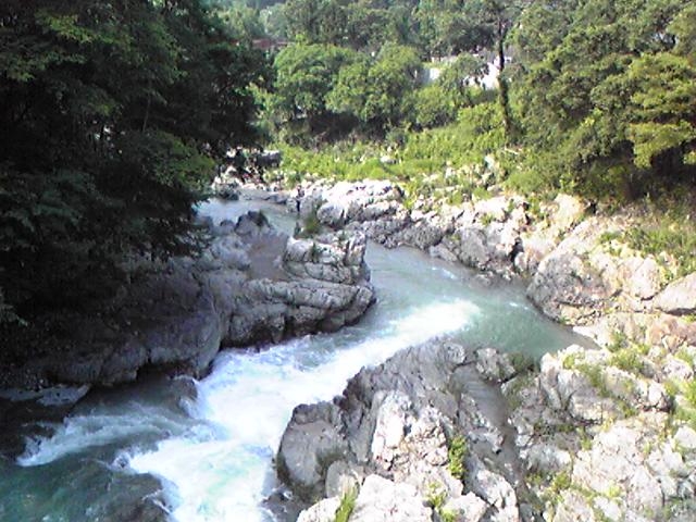 つり橋からの秋川渓谷