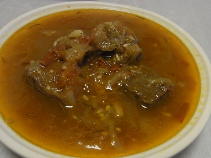 牛もも肉のあめ色玉ねぎ塩麹煮込み ささみのしゃきしゃきマリネ 旅は未知連れ酔わな酒