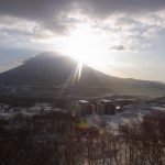 羊蹄山に登る冬の朝日