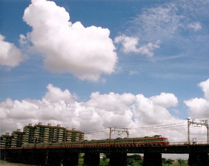 フィルムカメラ旧多摩川鉄橋を渡る小田急ロマンスカーNSE3100形