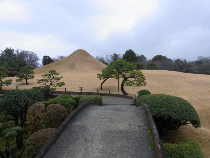熊本水前寺公園富士を模した築山