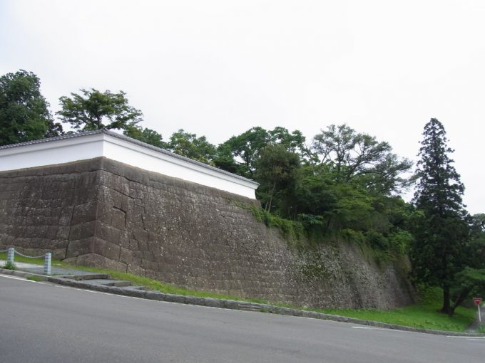 青葉城石垣と長塀