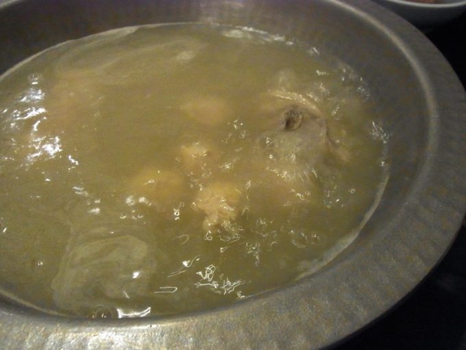 博多水炊き華味鳥中洲本店コラーゲンたっぷり鶏白湯スープをひとくち