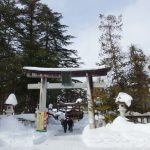 冬の米沢城跡雪の積もる上杉神社鳥居