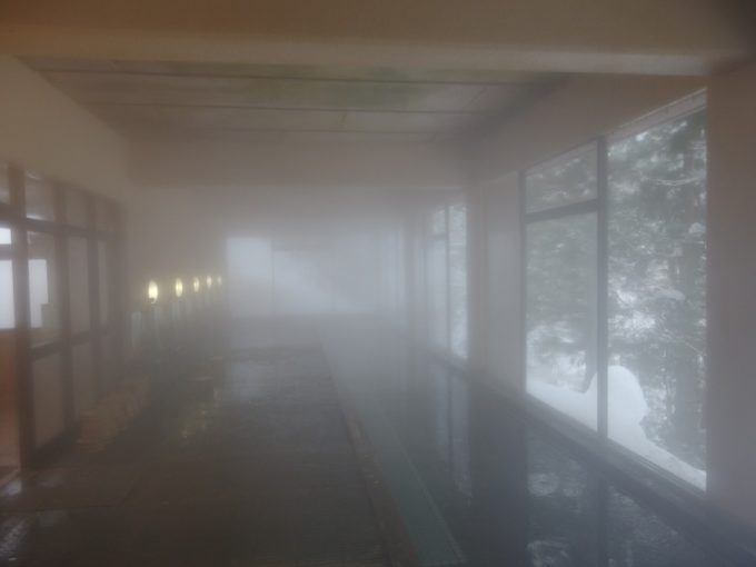 白布温泉中屋別館不動閣日本最長級の名物オリンピック風呂