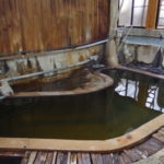 東鳴子温泉郷黒湯高友旅館名物の黒湯