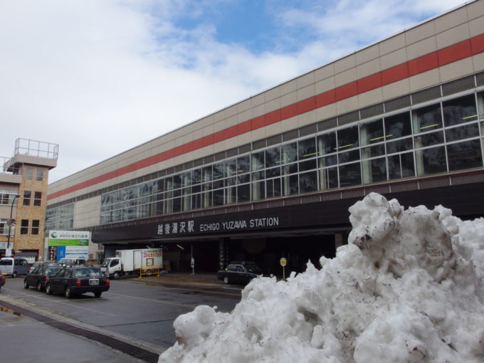 3月頭雪まだ残る越後湯沢駅