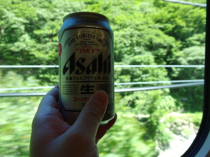 E6系こまち号東京行き車内で味わう缶ビール