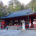 日光二荒山神社朱と黒が印象的な拝殿