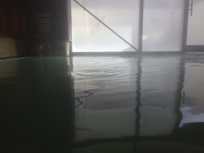 日光湯元温泉湯守釜屋湯けむりに包まれる午後の瑠璃の湯