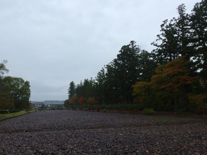 秋の平泉広大に広がる観自在王院跡