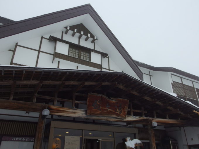 例年より雪の少ない冬の酸ヶ湯温泉旅館