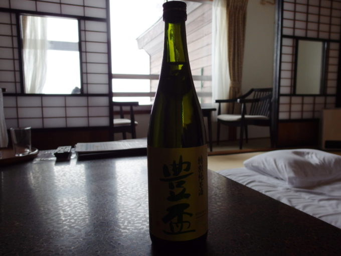冬の酸ヶ湯温泉旅館豊盃特別純米酒を午後からちびり