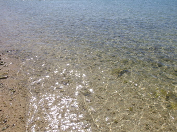 6月下旬人の少ない石垣島透き通った真栄里ビーチの海