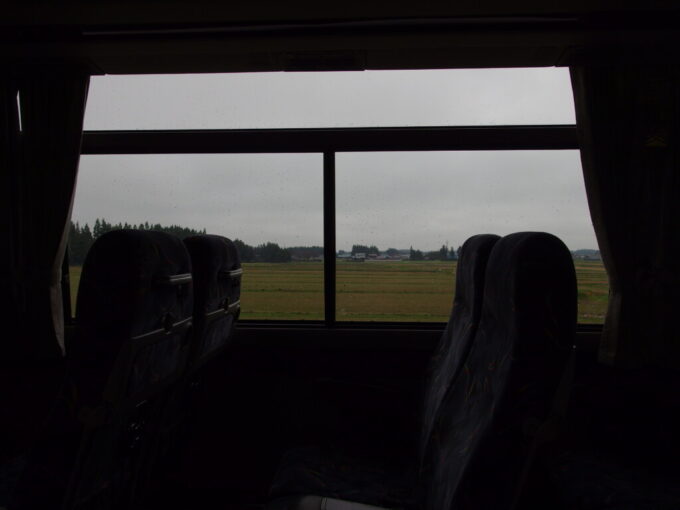 10月下旬秋の花巻花巻南温泉峡送迎バス車窓から眺める秋の田園