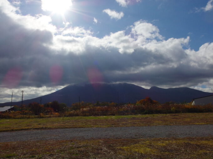 10月下旬八幡平さくら公園から望む岩手山南部片富士