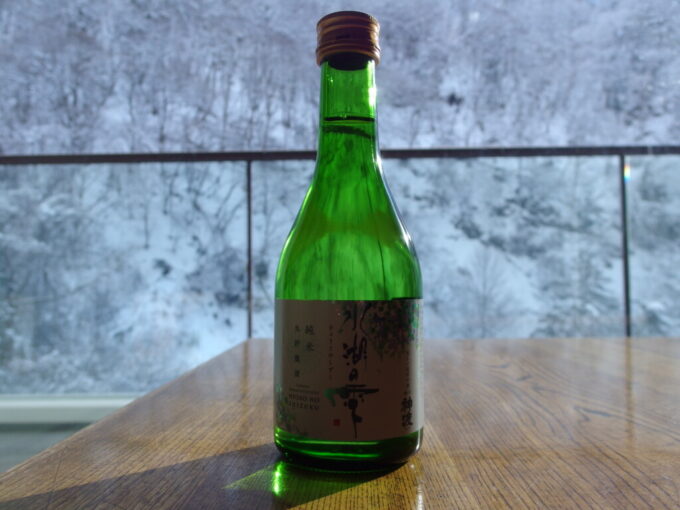 1月中旬横谷温泉旅館昼の白銀のお供に神渡純米生貯蔵酒氷湖の雫