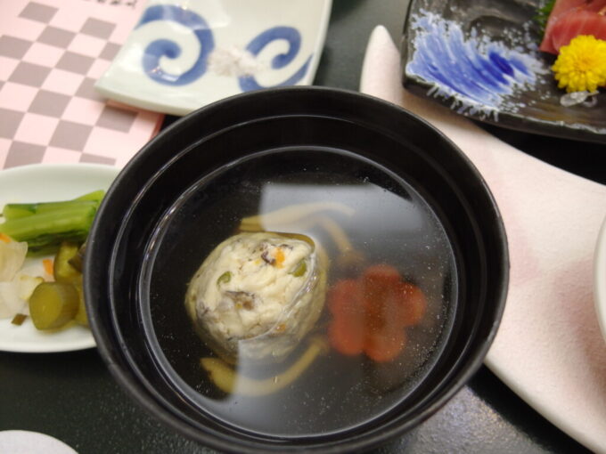 1月中旬横谷温泉旅館2泊目夕食蟹つみれのおすまし