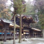 1月中旬冬の下諏訪諏訪大社下社春宮左右に広がる立派な拝殿