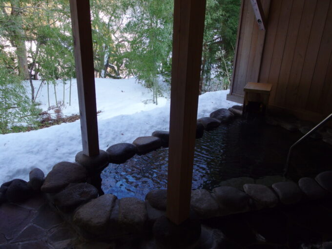 2月中旬冬の湯野上温泉民宿いなりや源泉かけ流しの露天風呂