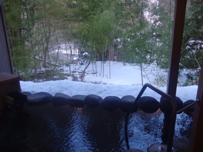 2月中旬冬の湯野上温泉民宿いなりや湯野上の柔らかな湯を楽しめる雪見露天