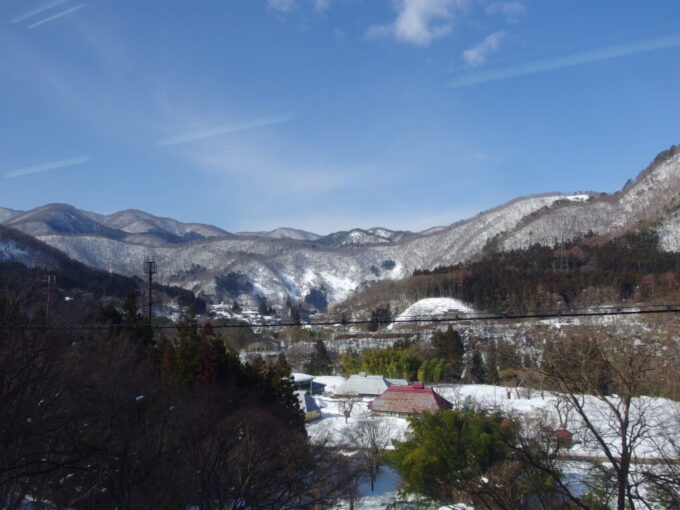 2月中旬会津鉄道車窓に広がる南会津の山並み