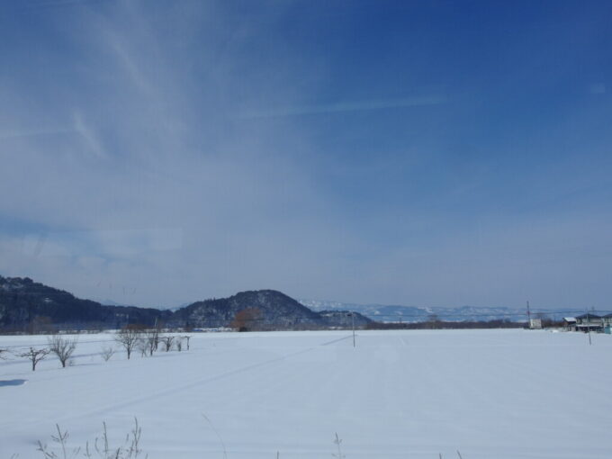 2月中旬会津鉄道山を駆け下り会津盆地へ