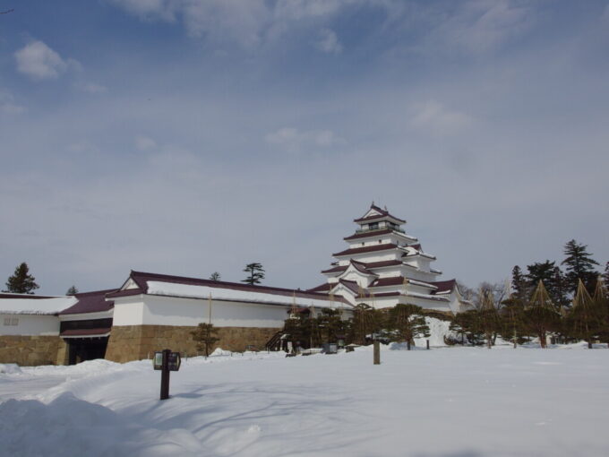 2月中旬冬の会津若松鶴ヶ城品格のある姿を魅せる天守閣