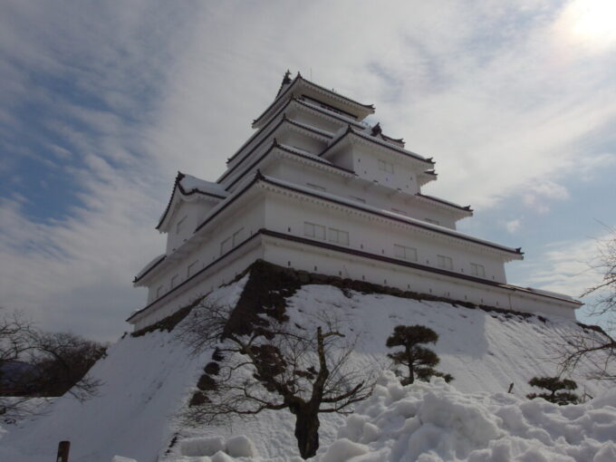 2月中旬冬の会津若松鶴ヶ城去り際にもう一度その雄姿を眼に焼きつける