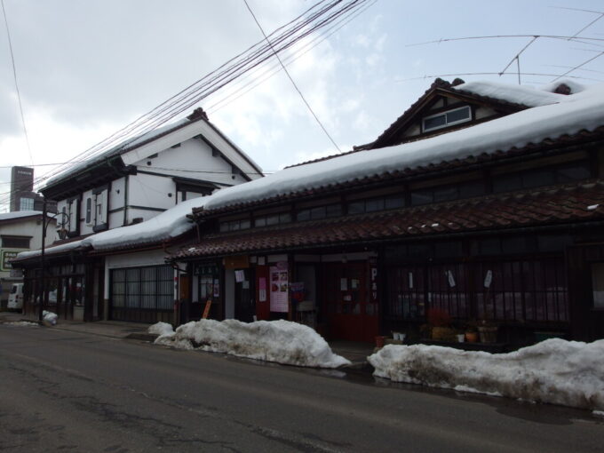 2月中旬冬の会津若松道沿いに並ぶ歴史ある建物