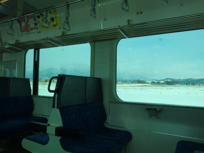 2月中旬冬の会津磐越西線車窓から望む冬景色