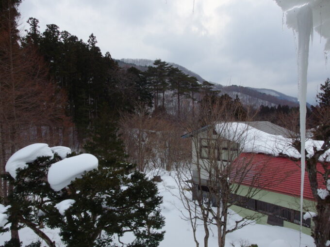 2月中旬冬の中ノ沢温泉磐梯西村屋別館客室からの雪景色