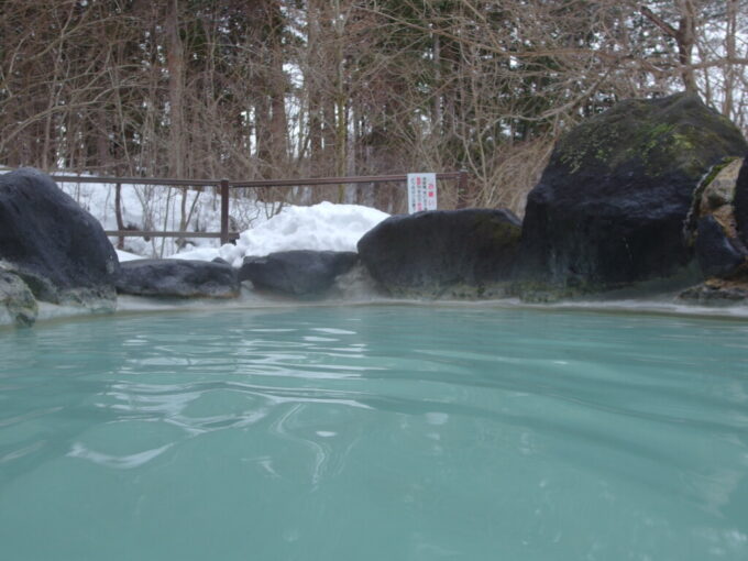 2月中旬冬の中ノ沢温泉磐梯西村屋露天風呂に浸かり眺める雪景色