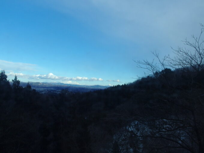 2月中旬冬の福島玉子湯の送迎バスから福島盆地を見下ろす