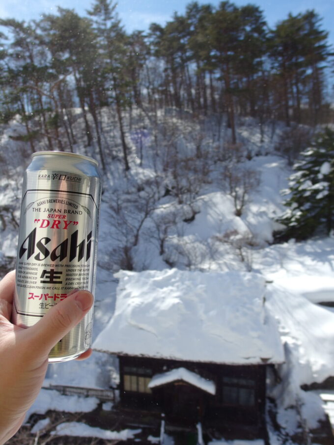 2月中旬冬の高湯温泉旅館玉子湯明治生まれの湯小屋を眺め味わうビール
