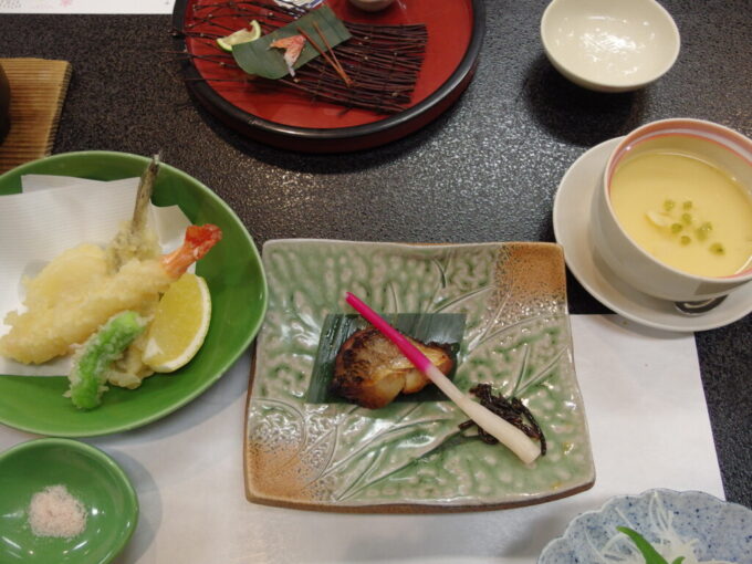2月中旬冬の高湯温泉旅館玉子湯2泊目夕食焼物天ぷら茶碗蒸し