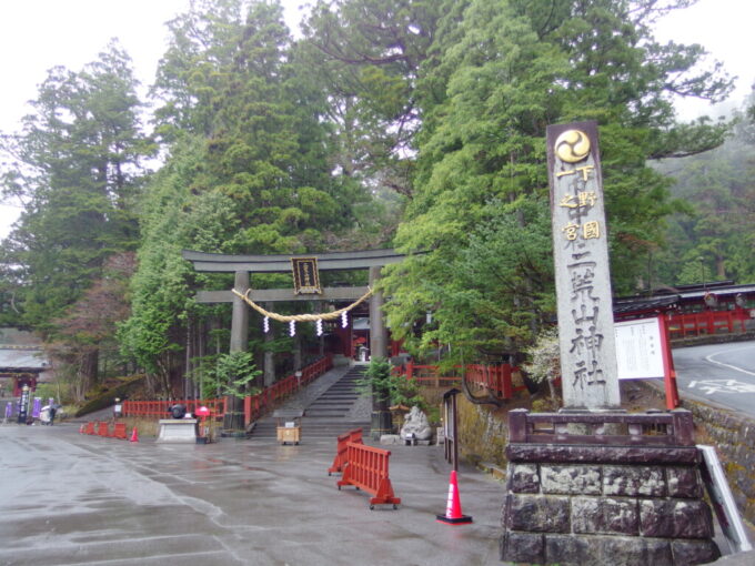 4月中旬雨の日光二荒山神社