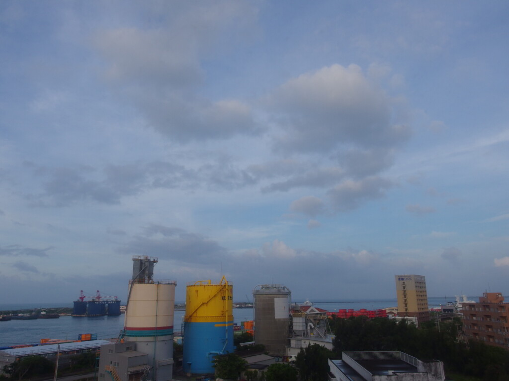 6月中旬梅雨明け間近の石垣島で迎える朝