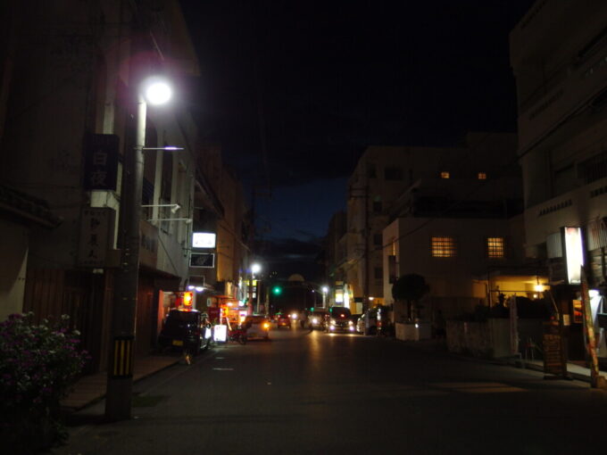 6月中旬梅雨明け間近の石垣島ほろ酔い気分で歩く夜の美崎町