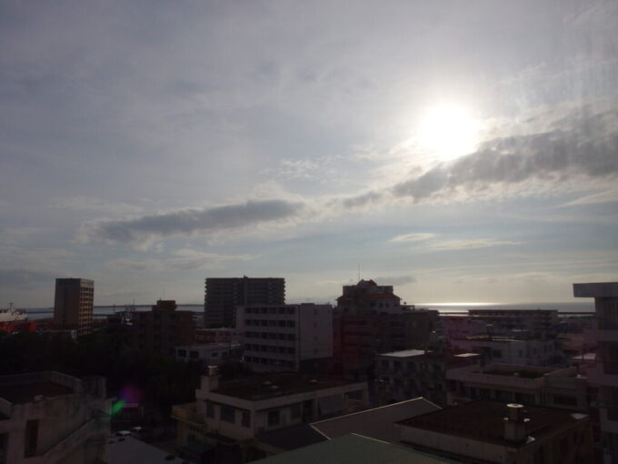 6月中旬梅雨明け間近の石垣島6時近くでもまだ陽が高い