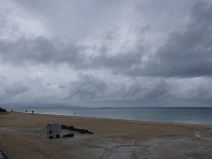 6月中旬梅雨明け間近の竹富島雨上がりのコンドイビーチ