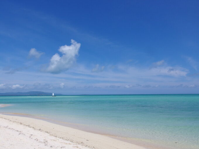 6月中旬梅雨明け直後の竹富島あまりにも青すぎるコンドイビーチ
