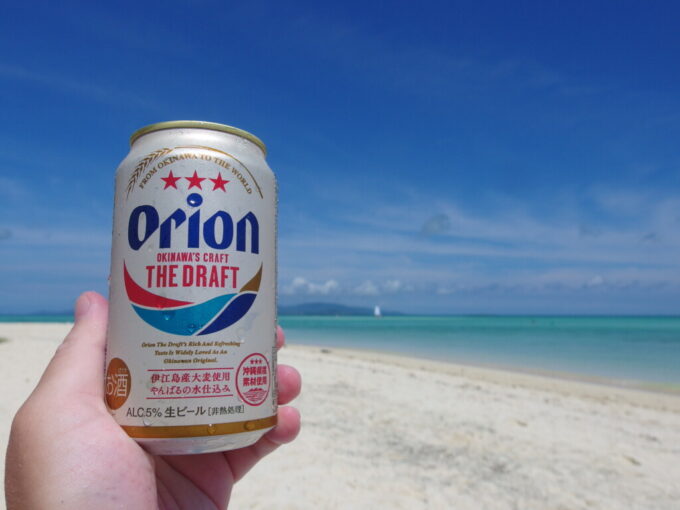 6月中旬梅雨明け直後の竹富島コンドイビーチ鮮烈な青さにオリオンビールで乾杯