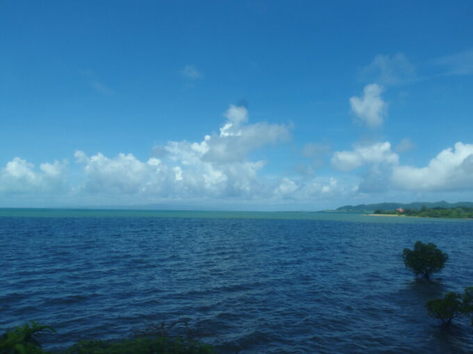 6月中旬梅雨明け直後の石垣島青く美しい名蔵湾