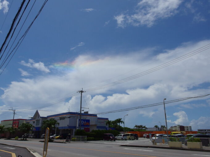 6月中旬梅雨明け直後の石垣島サンエー前で見えた美しい彩雲