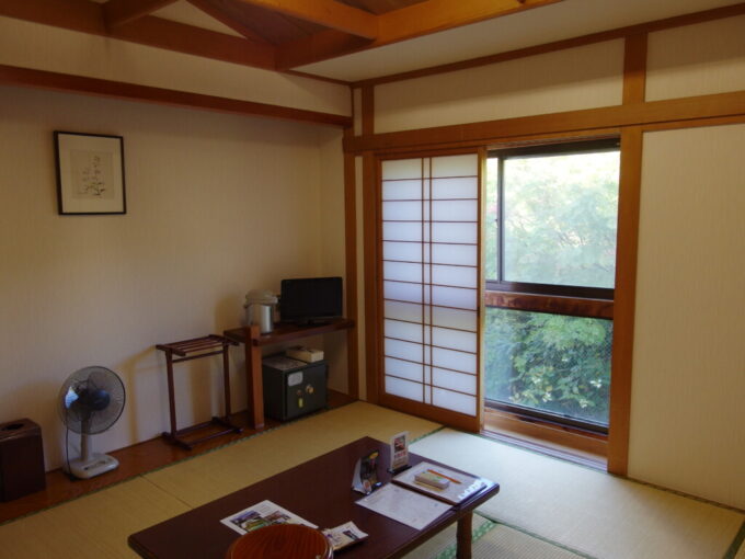 9月上旬晩夏の須川高原温泉和室8畳客室