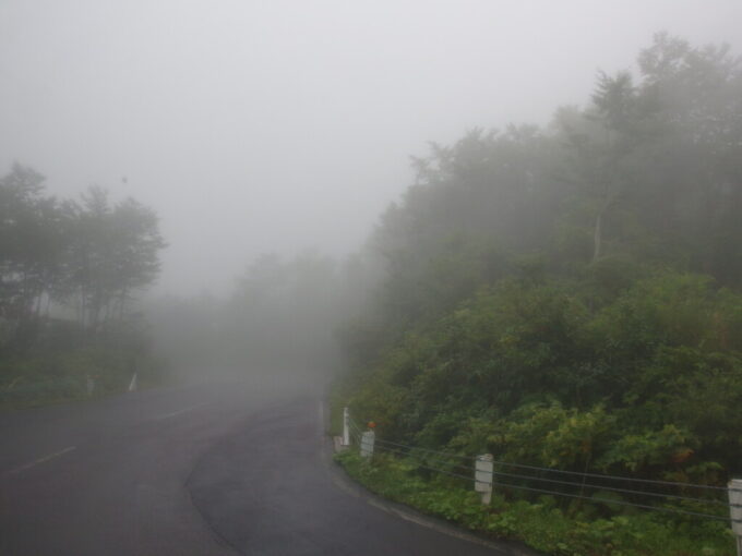 9月上旬晩夏の一関岩手県交通車窓に広がる霧の世界