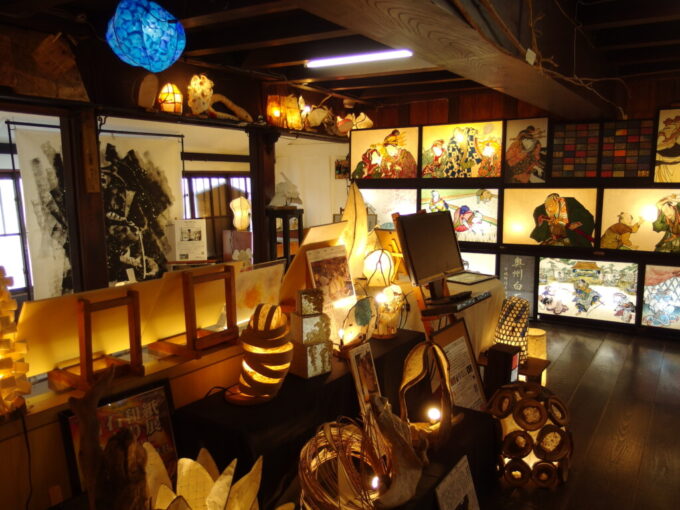 9月上旬晩夏の白石壽丸屋敷店蔵で行われていた白石和紙の展示